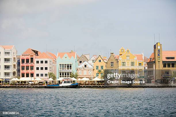 willemstad harbor, curacao, antilles - curaçao stockfoto's en -beelden