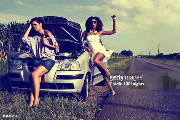 zwei frauen trampen - short skirts in cars stock-fotos und bilder