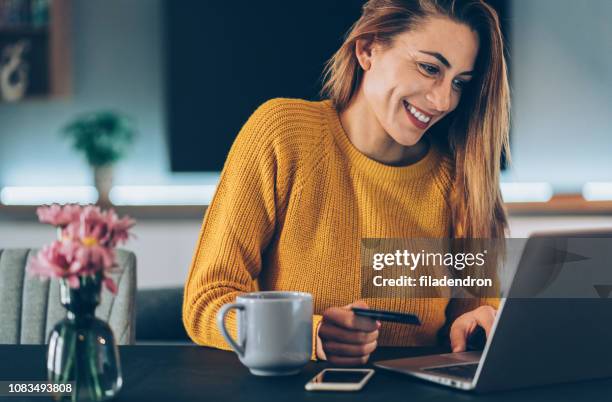 online-shopping - elektrogeschäft stock-fotos und bilder