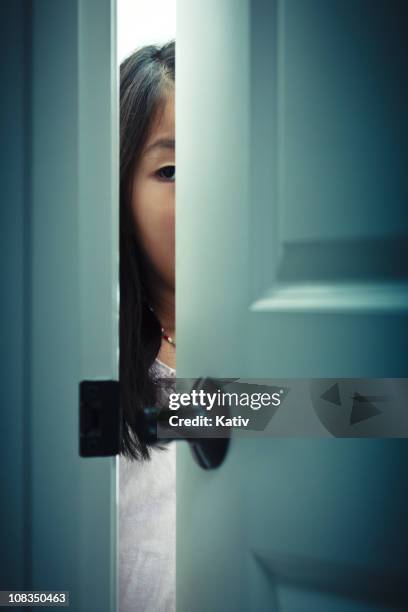 peeking behind a door - achterdeur stockfoto's en -beelden