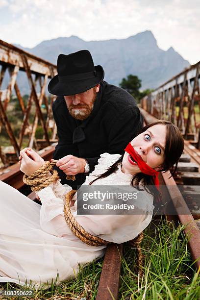 Victorian Melodrama Como Vilo Laos Aterrorizado Maiden De Via Frrea, Foto de stock