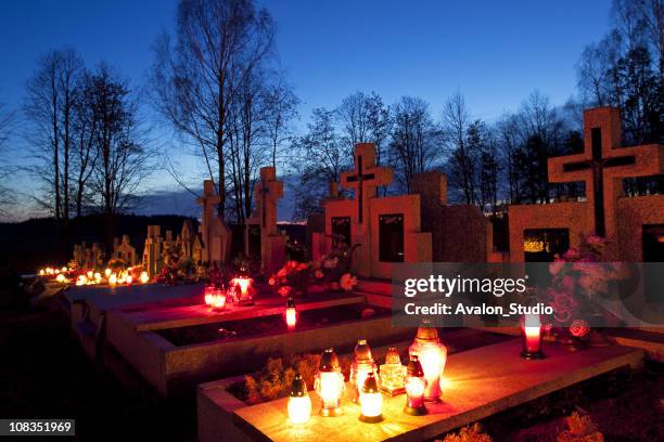 friedhof abend - cemetery stock-fotos und bilder