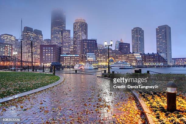 rainy autumn night in boston - boston seaport stockfoto's en -beelden