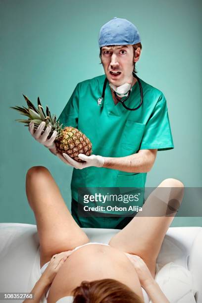 to have a pineapple - employment and labour 個照片及圖片檔