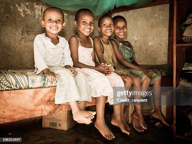 east bambini africani in un orfanotrofio - casa famiglia foto e immagini stock