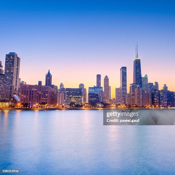 chicago skyline during sunset - hancock building chicago stock pictures, royalty-free photos & images