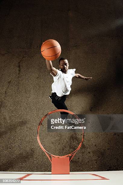 street basketball - street basketball stockfoto's en -beelden