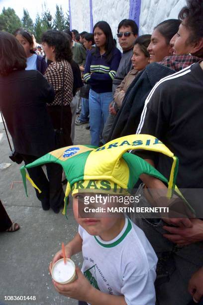 An boy with a hat of Brazilian selection hopes to be able to buy tickets of the Brazil-Peru game in Latacunga, Ecuador, 11 January 2001. Un nino...