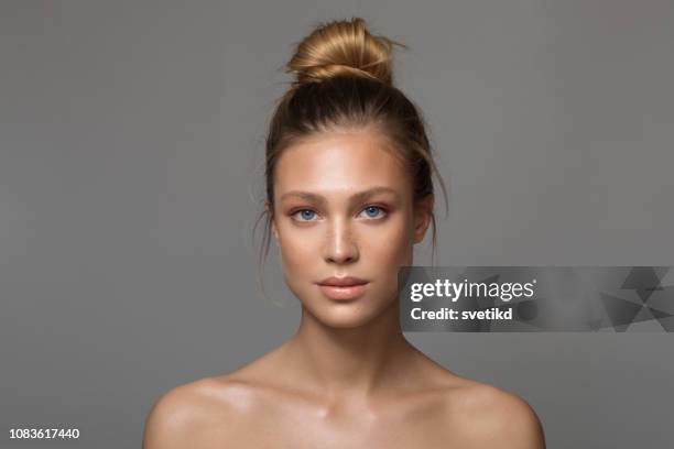 serene schoonheid - knot stockfoto's en -beelden
