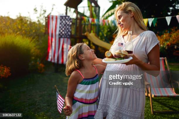 mother and daughter celebrating 4th of july - 8 month pregnant stock pictures, royalty-free photos & images
