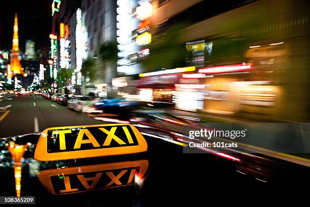 speed of the night - yellow taxi stockfoto's en -beelden