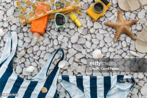 summer holiday vacation accessories on beach peebles - beach flat lay stock pictures, royalty-free photos & images