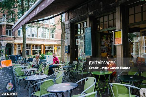 cafe in gent - gent belgien stock-fotos und bilder