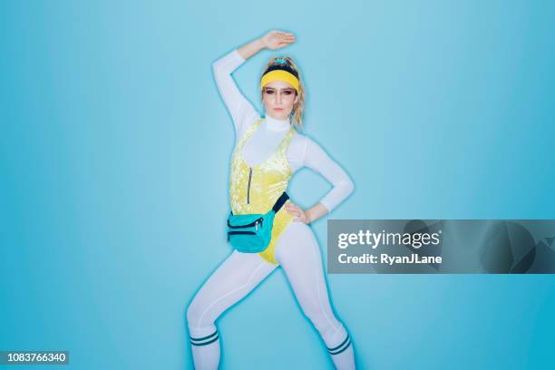 retro stijl oefening aerobics vrouw jaren tachtig tijdperk - aerobic stockfoto's en -beelden