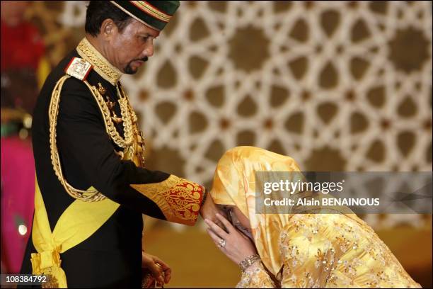 Princess Sarah Rozesi 400 Princess Sarah Of Brunei Stock Photos, High-Res Pictures, and ...