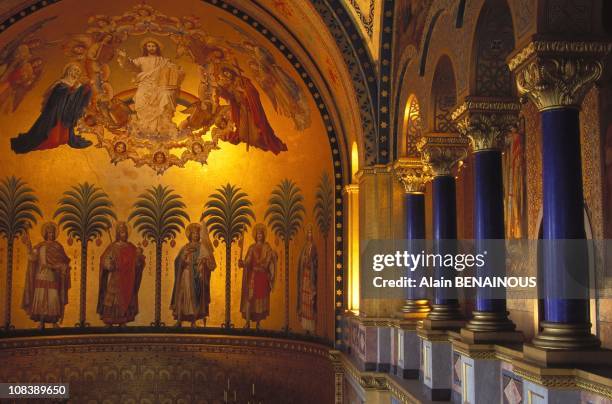 Castle Throne Photos and Premium High Res Pictures - Getty Images