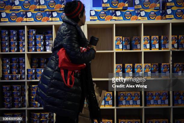 Furloughed federal worker picks free food at a pop-up store of Kraft Heinz January 17, 2019 in Washington, DC. Kraft Heinz opened a store to...