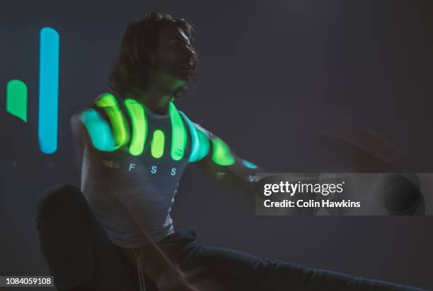 man exercising with projected infographics - projection mapping stock-fotos und bilder