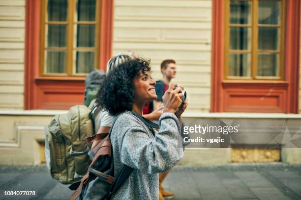 millennial's friends visit foreign city - young photographer stock pictures, royalty-free photos & images
