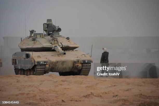 entraînement de l’unité militaire israélienne - merkava photos et images de collection