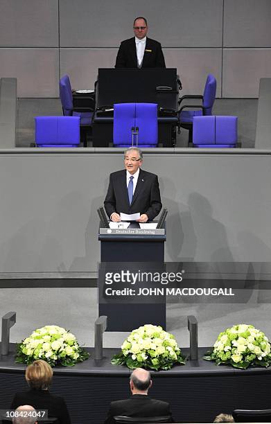Dutch-born Roma Holocaust survivor Zoni Weisz addresses Germany's lower house of parliament during an official Holocaust ceremony in Berlin on...