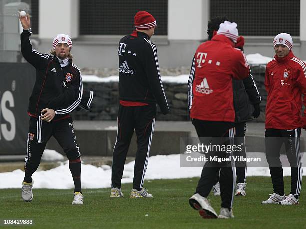 Anatoliy Tymoshchuk throws a snowball during the FC Bayern Muenchen training session at Bayern's training ground 'Saebener Strasse' on January 27,...