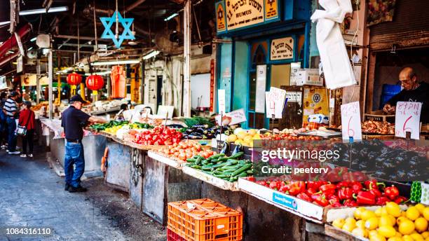 carmel-markt in tel aviv, israel - tel aviv stock-fotos und bilder