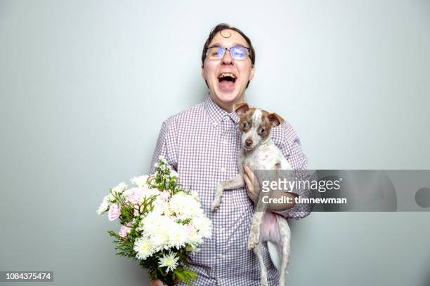 nerdy kerl und schoßhund - awkward date stock-fotos und bilder