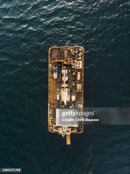 construction logistics ship from overhead - port moresby stock pictures, royalty-free photos & images