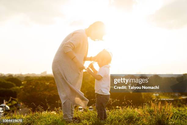 sunset and mother and son - sanft stock-fotos und bilder