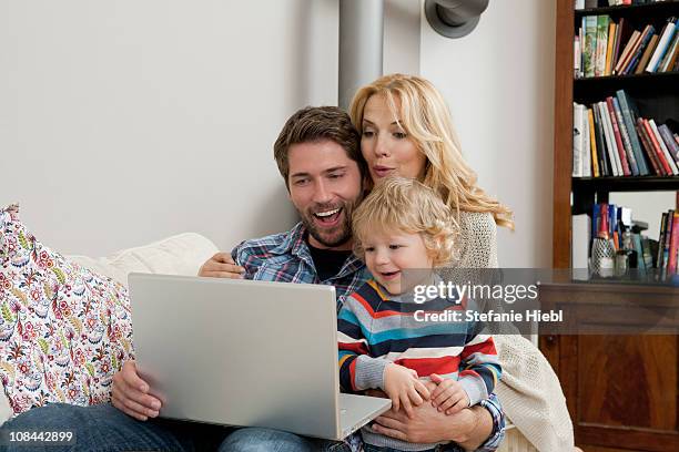 family in front of computer - bavarian man in front of house stockfoto's en -beelden