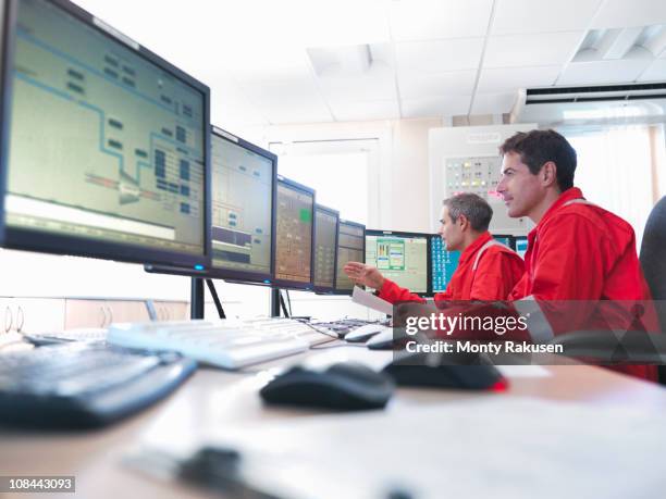 workers in control room of gas plant - kontrollrum bildbanksfoton och bilder