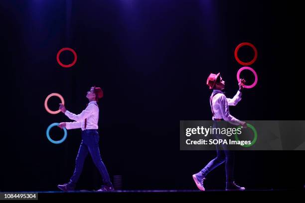 Human Juggling Rings Juggling Rings Photos and Premium High Res Pictures - Getty Images