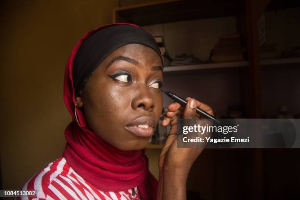 a woman putting on make-up - showus makeup stock pictures, royalty-free photos & images