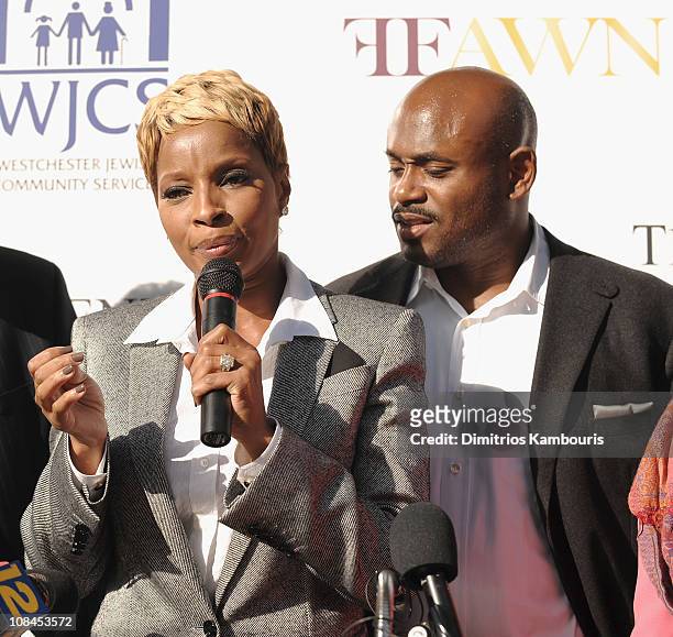 40 Mary J Blige And Gucci Cut The Ribbon For Mary J Blige Center For Women  Stock Photos, High-Res Pictures, and Images - Getty Images