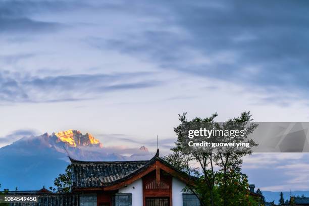 arcadia - shangri-la scenery - beihai park stockfoto's en -beelden