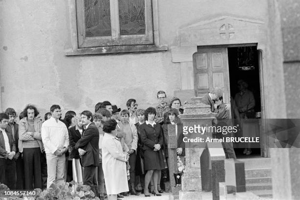 Les obsèques du Petit Gregory à Lepanges sur Vologne dans les Vosges, France, le 19 octobre 1984
