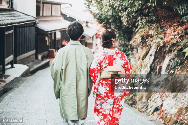 japanese couple at the new year - 初詣 stock pictures, royalty-free photos & images