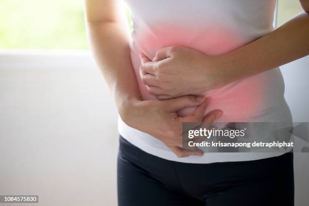 women stomachache - bauchweh stock-fotos und bilder