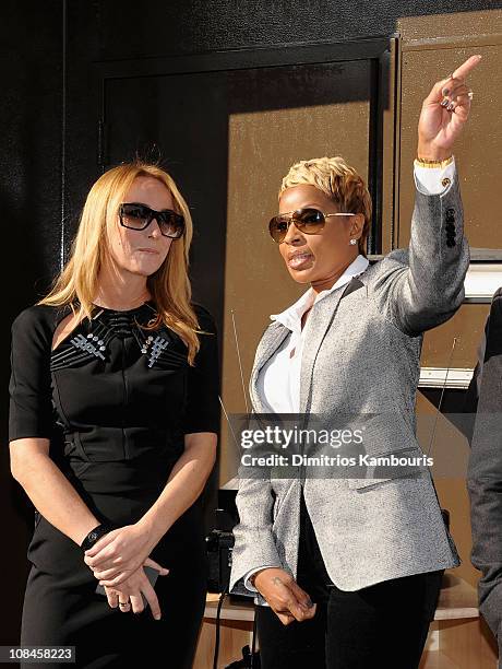 40 Mary J Blige And Gucci Cut The Ribbon For Mary J Blige Center For Women  Stock Photos, High-Res Pictures, and Images - Getty Images