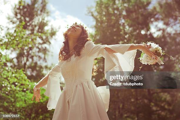 wedding day - hochzeitskleid stock-fotos und bilder