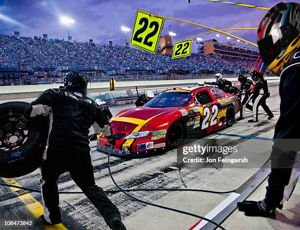 the pit at the racetrack - pitstop team stock pictures, royalty-free photos & images