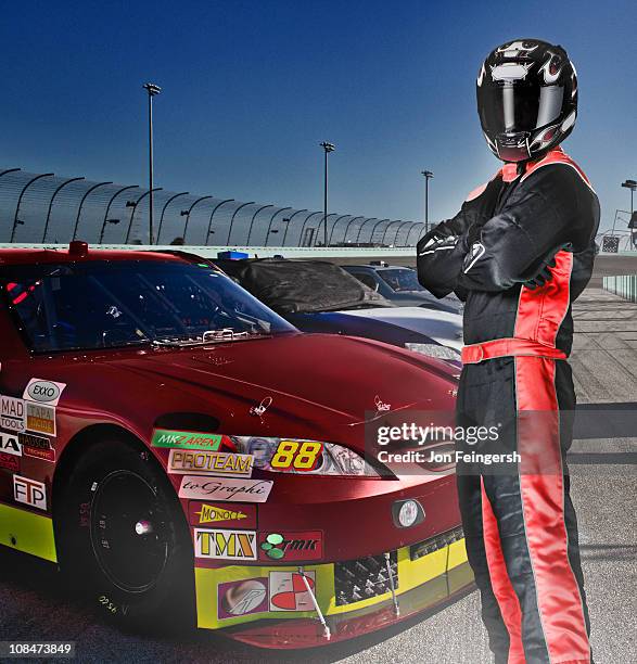 portait of race car driver and car - piloto de carro de corrida imagens e fotografias de stock