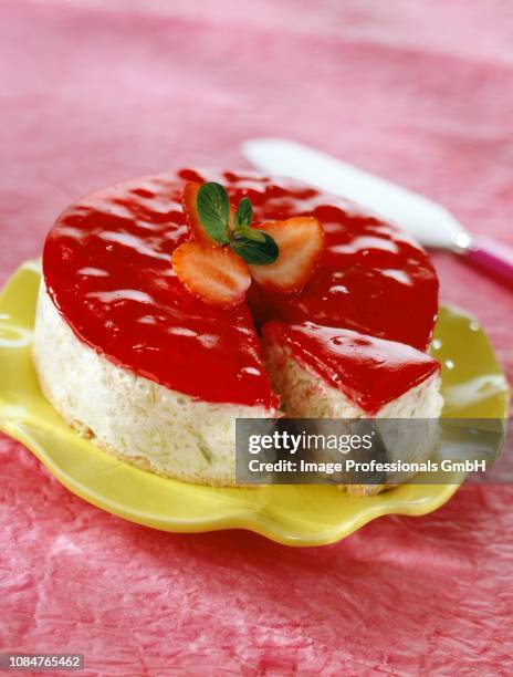 rhubarb and strawberry cheesecake - rhubarb cheesecake stock pictures, royalty-free photos & images