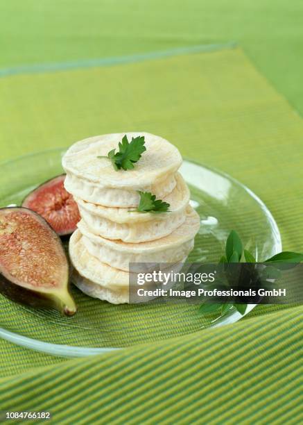 rocamadour cheeses - rocamadour 個照片及圖片檔