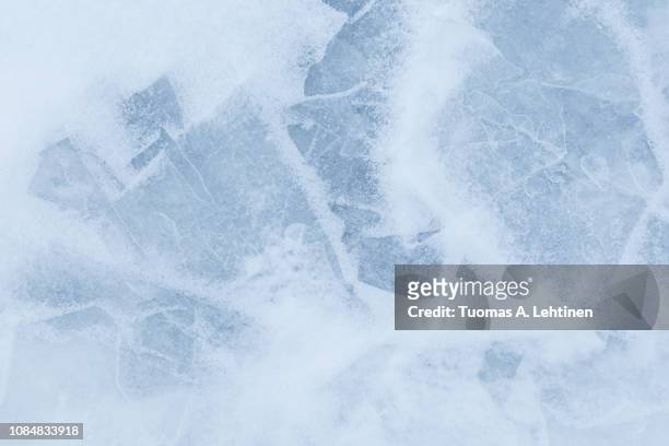 minimalistic background of snow and ice - ijs of rolschaatsen stockfoto's en -beelden