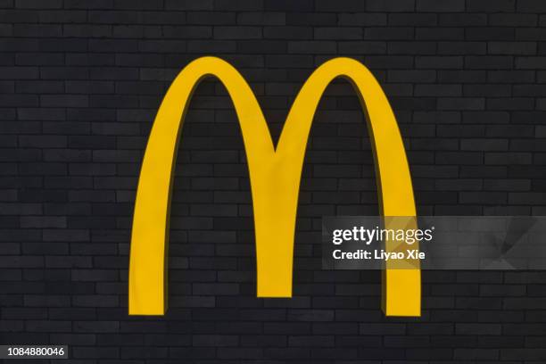 mcdonald's restaurant logo - 2018 yankee logo stock pictures, royalty-free photos & images