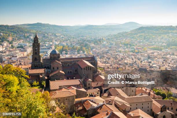 le puy cathedral and cityscape, le puy-en-velay, france - cathedral photos et images de collection