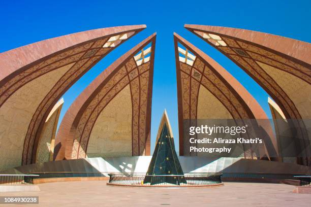pakistan monument - pakistan monument stock pictures, royalty-free photos & images