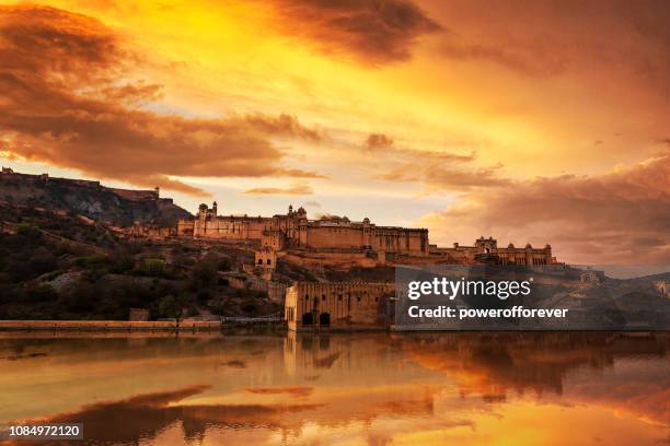 forte amer al tramonto a jaipur, india - rajasthan foto e immagini stock